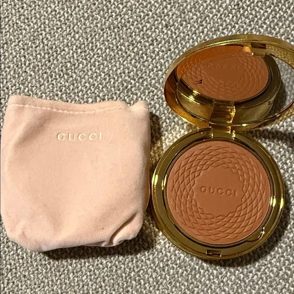 Gucci Tan Bronzer NWOT - Picture 1 of 8